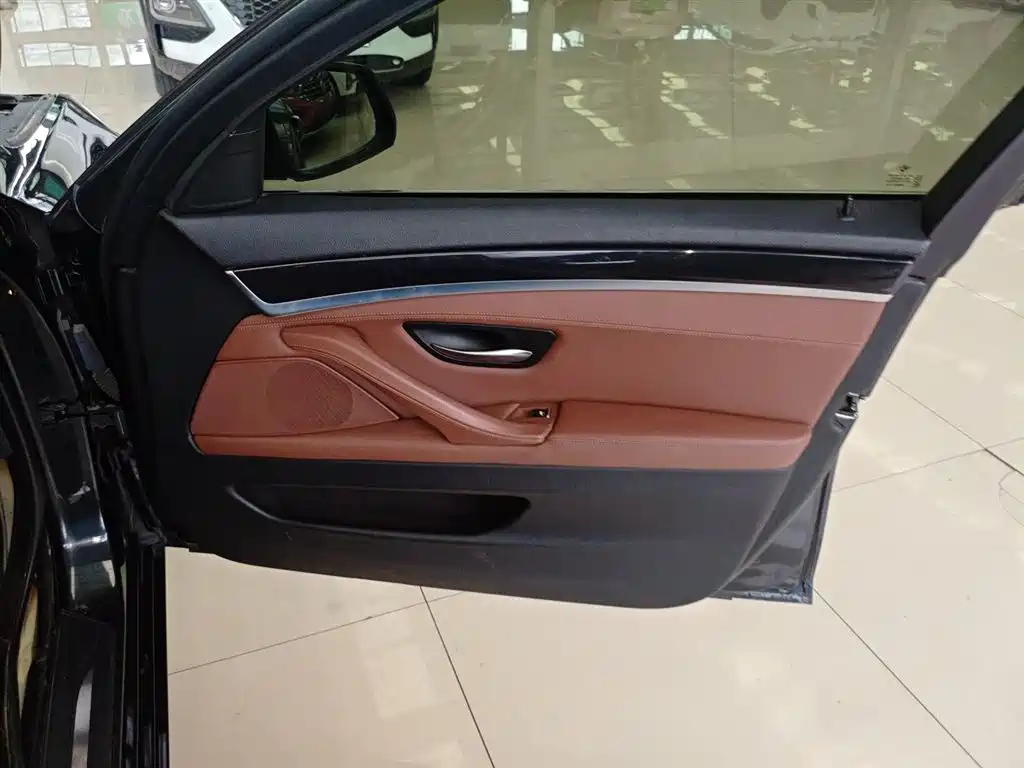 BMW 5 Series 2014 520Li Elegance фото 19
