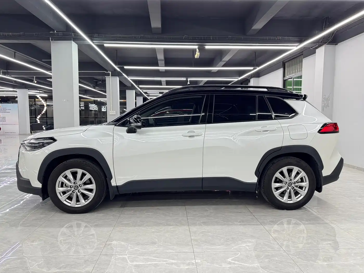 Toyota Corolla Cross 2022 2.0L Premium Edition фото 6
