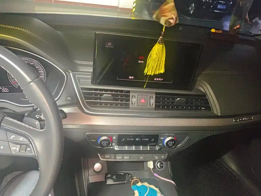 Фото 13 - Audi Q5L