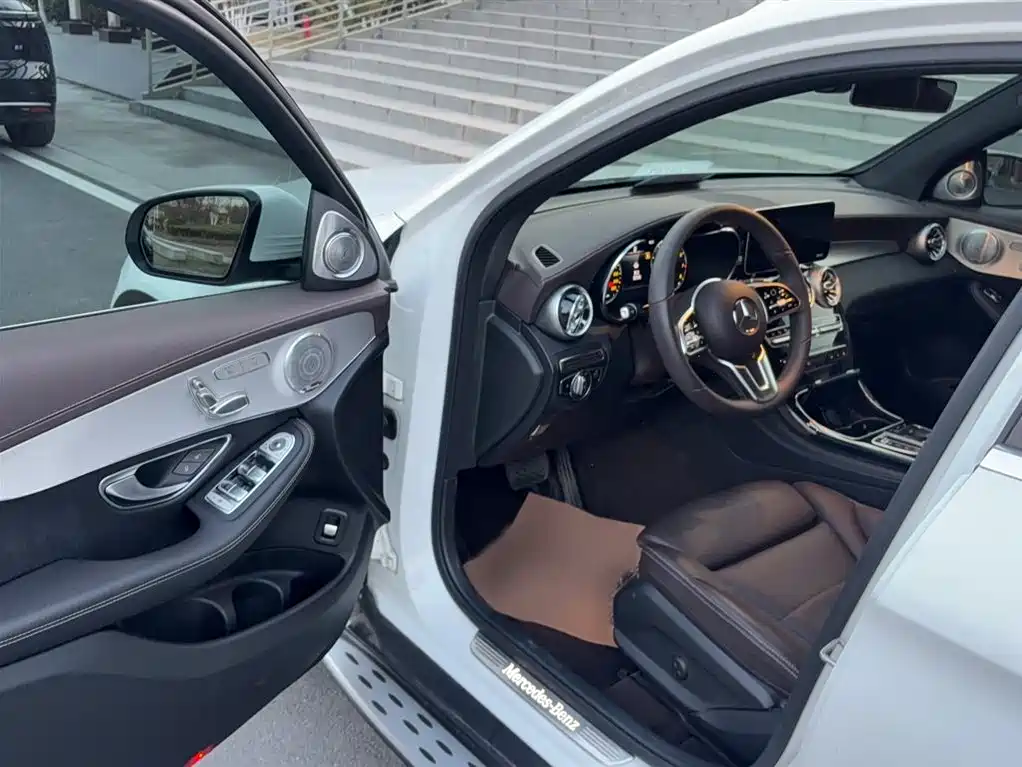 MERCEDES-BENZ GLC