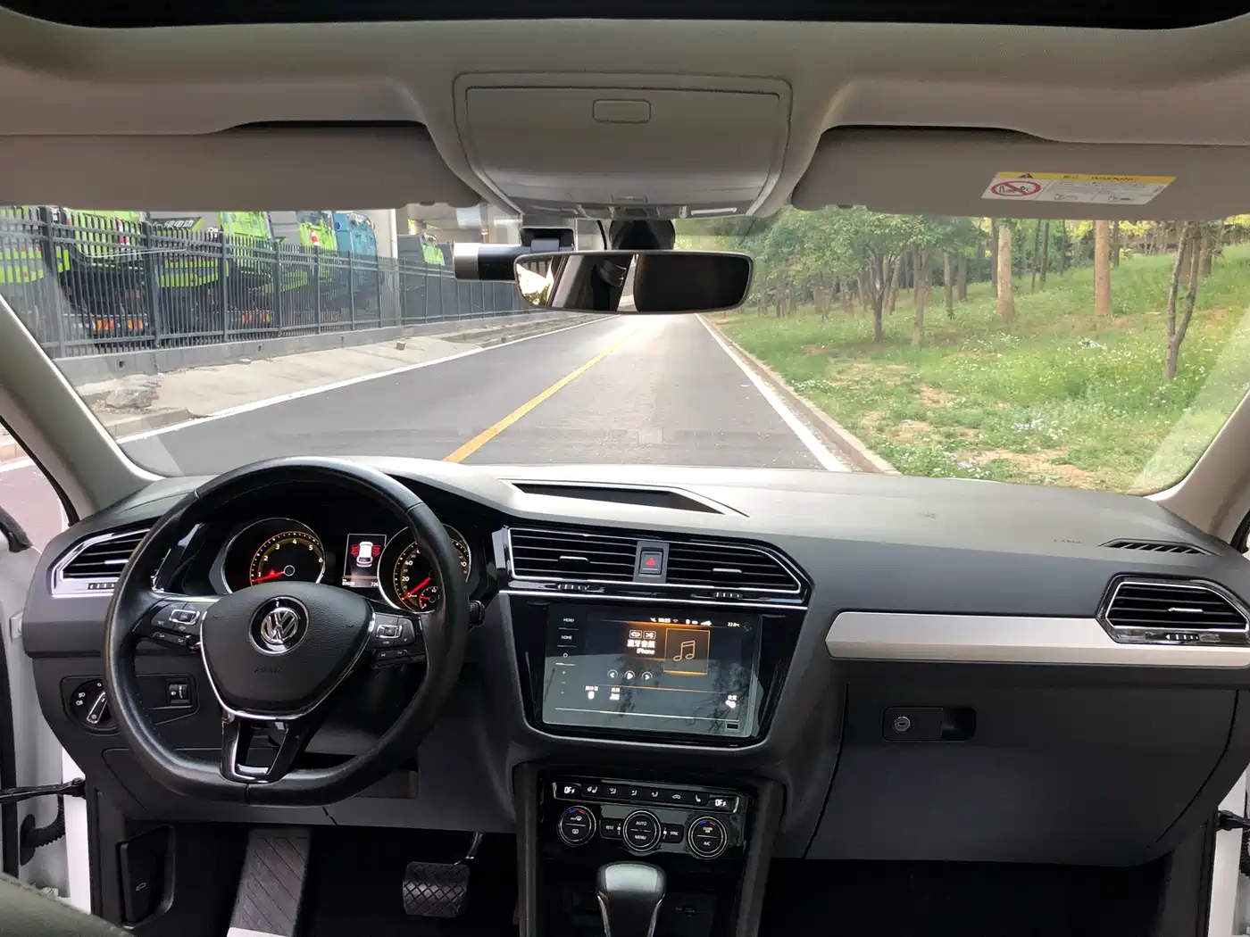 Volkswagen Tiguan L 2020 330TSI Auto 2WD Smart Luxury China VI фото 10