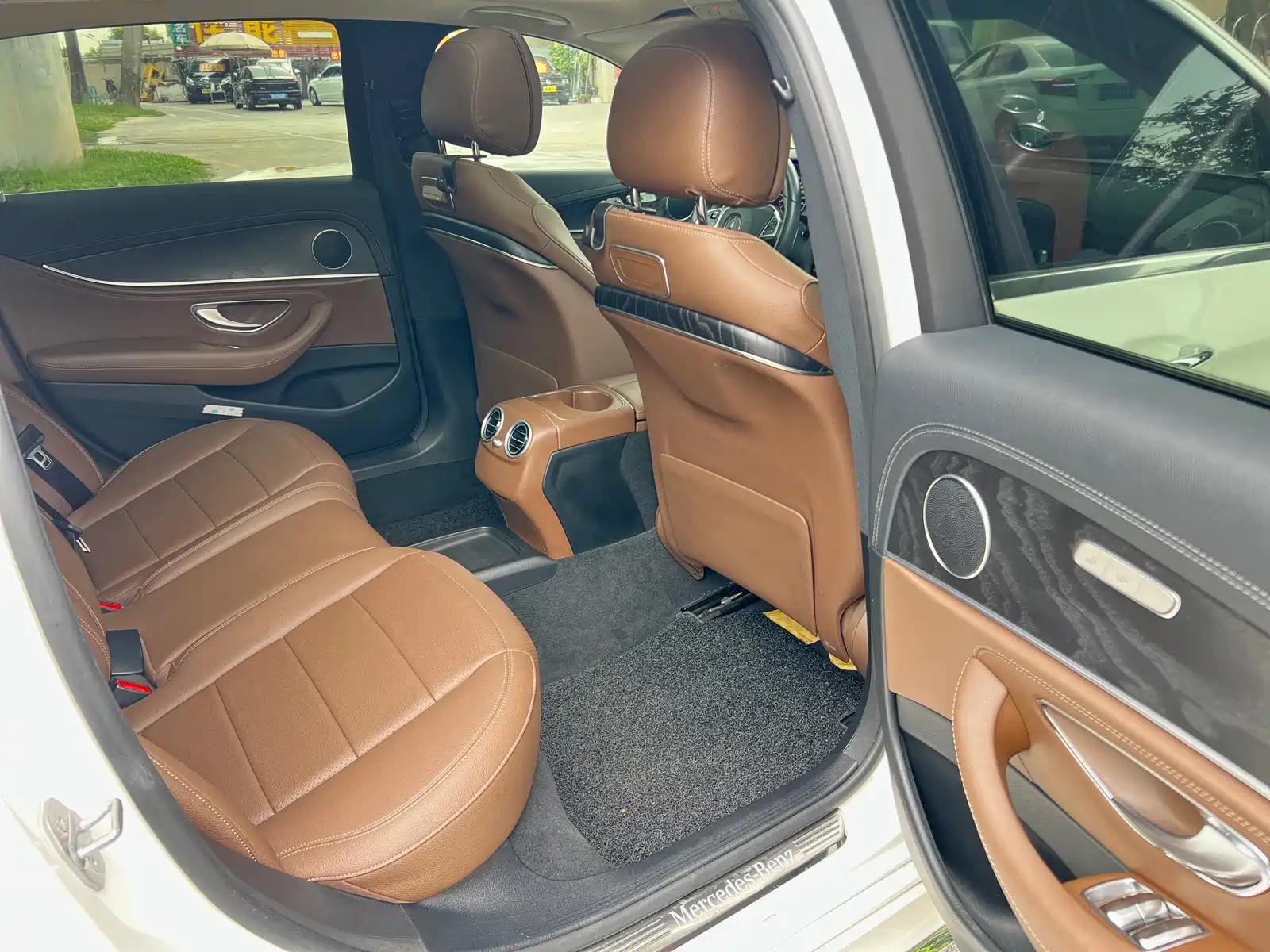 Фото 23 - Mercedes-Benz E-Class