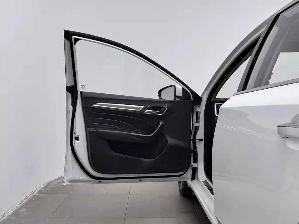 Фото 8 - Roewe i6