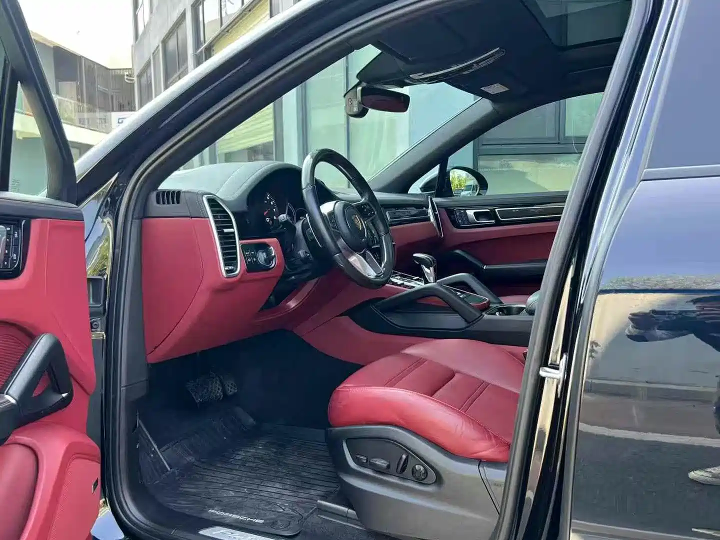 Photo 4 - Porsche Cayenne
