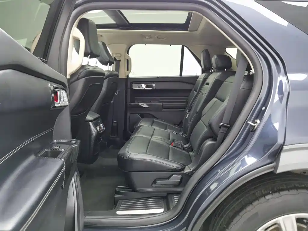 Фото 15 - Ford Explorer