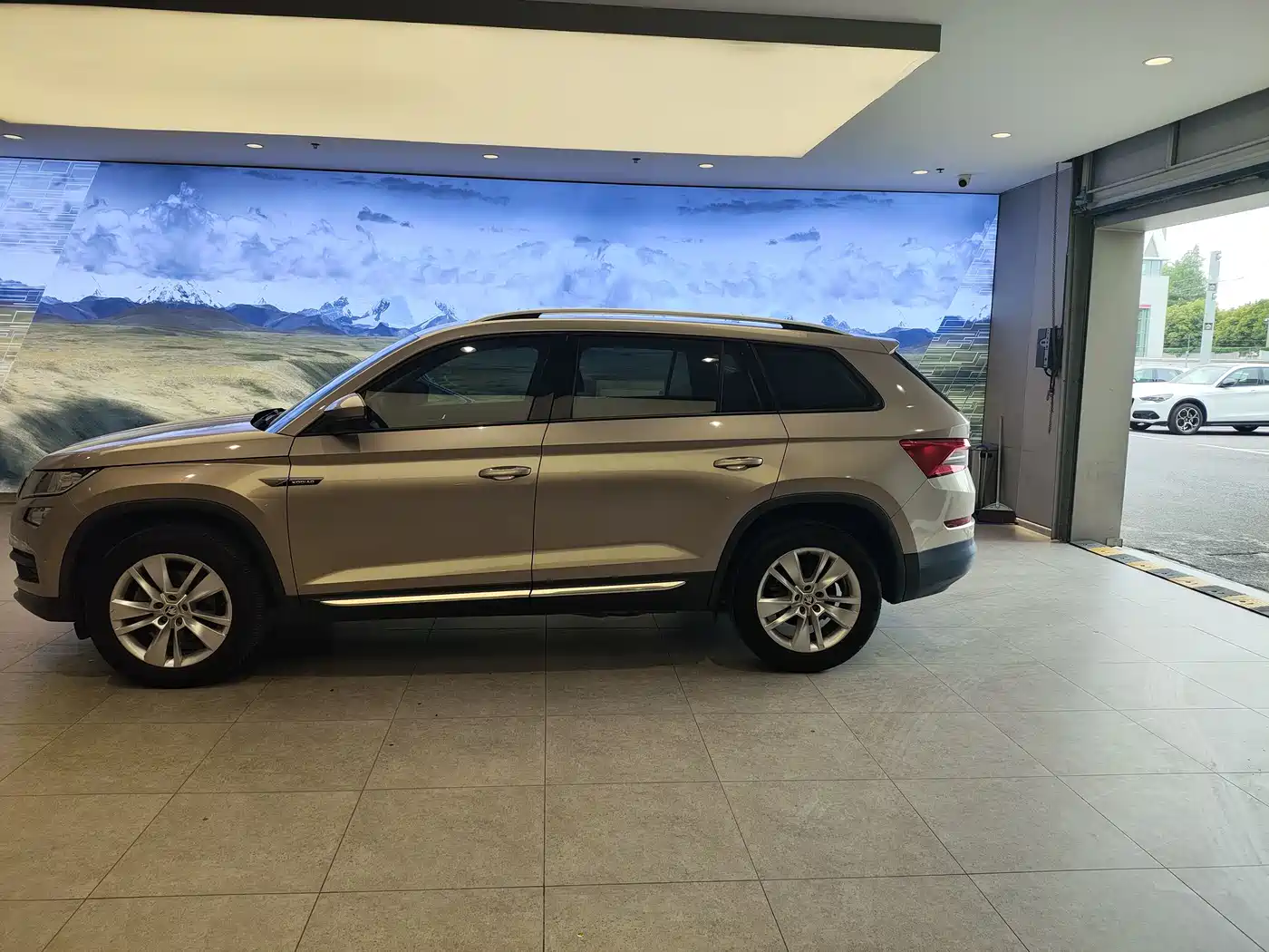 Škoda Kodiaq 2018 TSI330 5-seat FWD Comfort фото 4