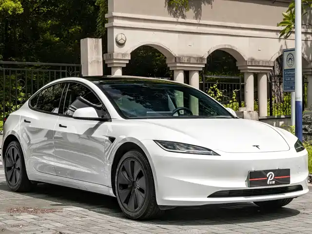Tesla Model 3 Рестайлинг, увеличенный запас хода, задний привод