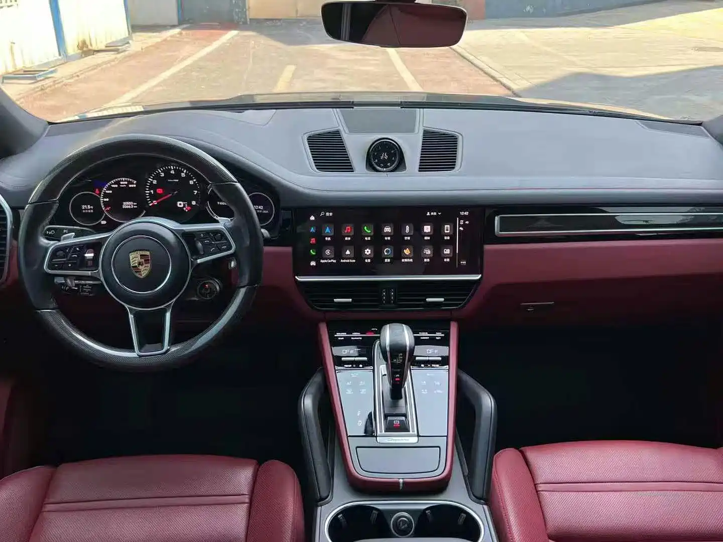 Photo 5 - Porsche Cayenne