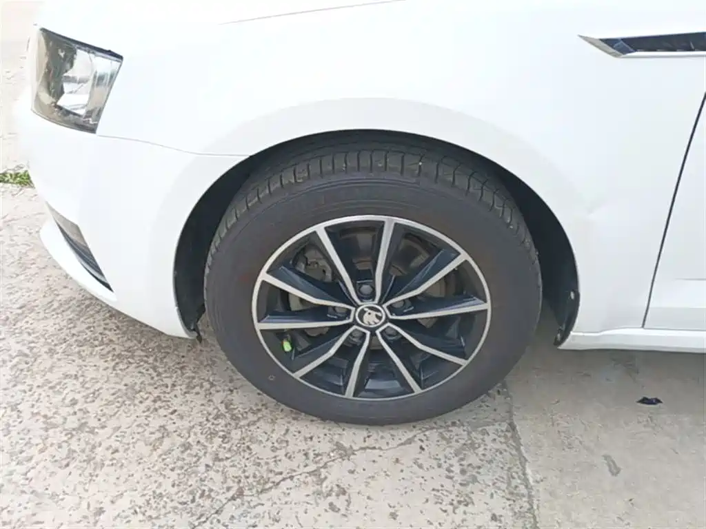Škoda Octavia 2017 1.6L Automatic Smart Edition фото 23