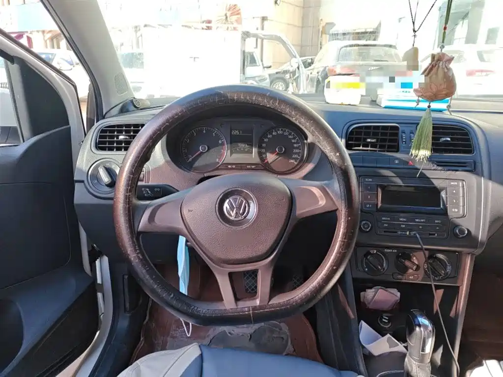 Volkswagen Polo 2016 1.4L Automatic Trend фото 3