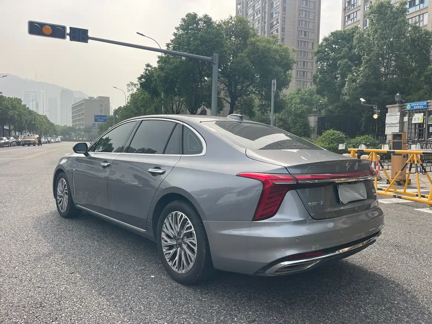 Hongqi H5 2024 2.0T Automatic Smart Connect Flag Smooth Edition фото 19