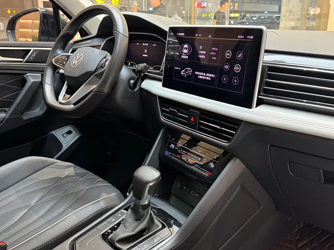 Volkswagen Tiguan L 2022 330TSI Auto 2WD R-Line Premium Edition фото 25