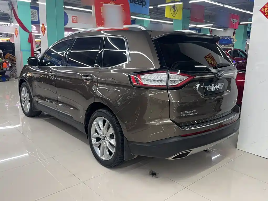 Фото 10 - Ford Edge