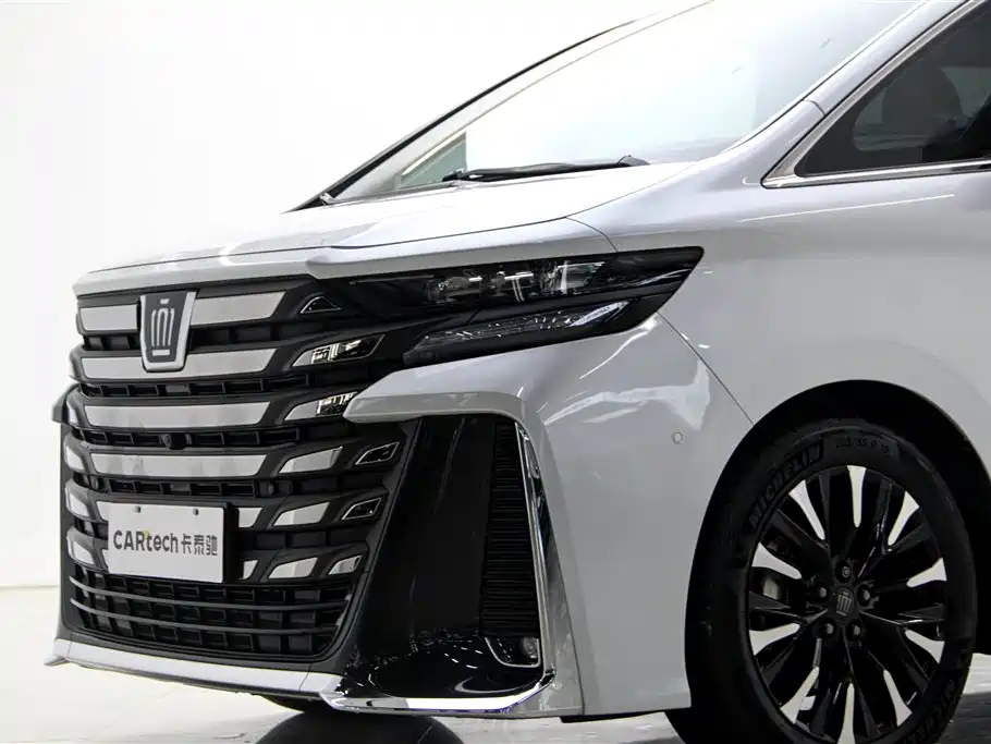 Toyota Vellfire 2024 Crown Hybrid 2.5L Executive Premium Edition фото 8