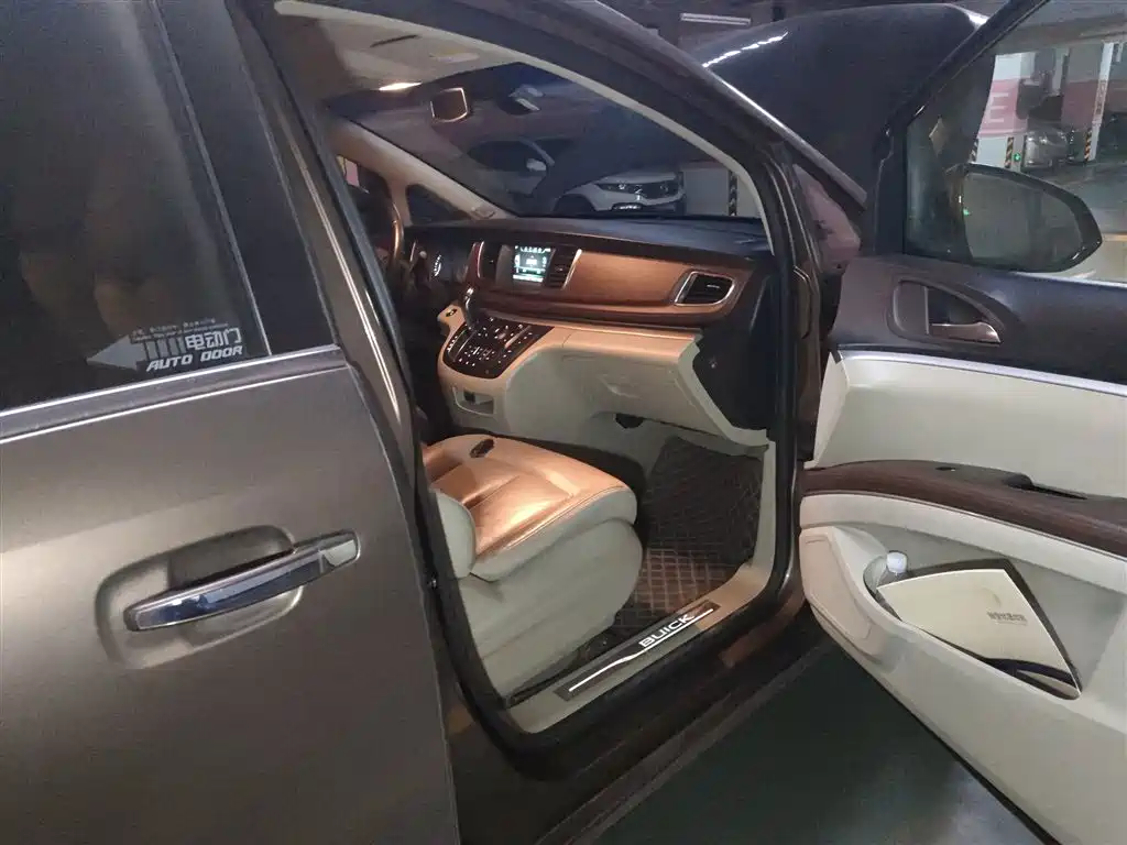 Buick GL8 2018 28T Premium Model China VI фото 20