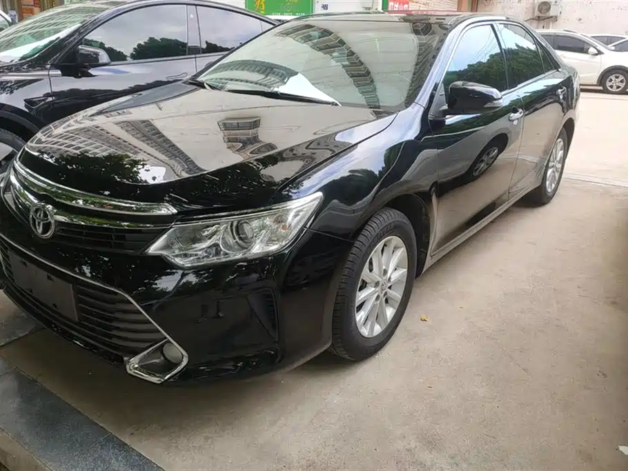 Toyota Camry 2015 2.0G Leading Edition