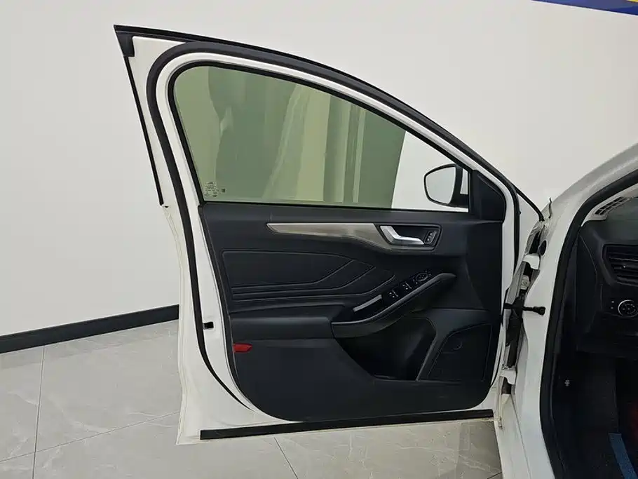 Фото 7 - Ford Focus