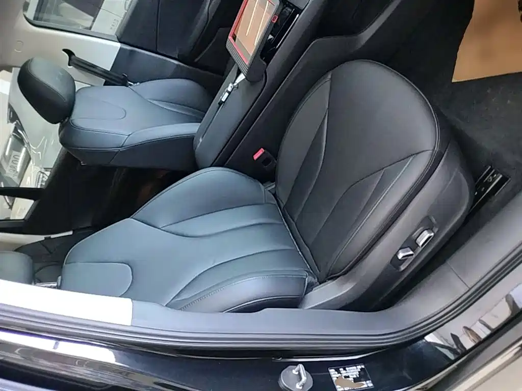 Hongqi E-QM5 2022 431km Charging Enjoyment Edition фото 25