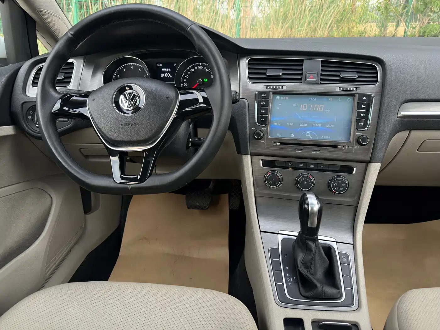 Volkswagen Golf 2014 1.6L Automatic Comfort фото 11