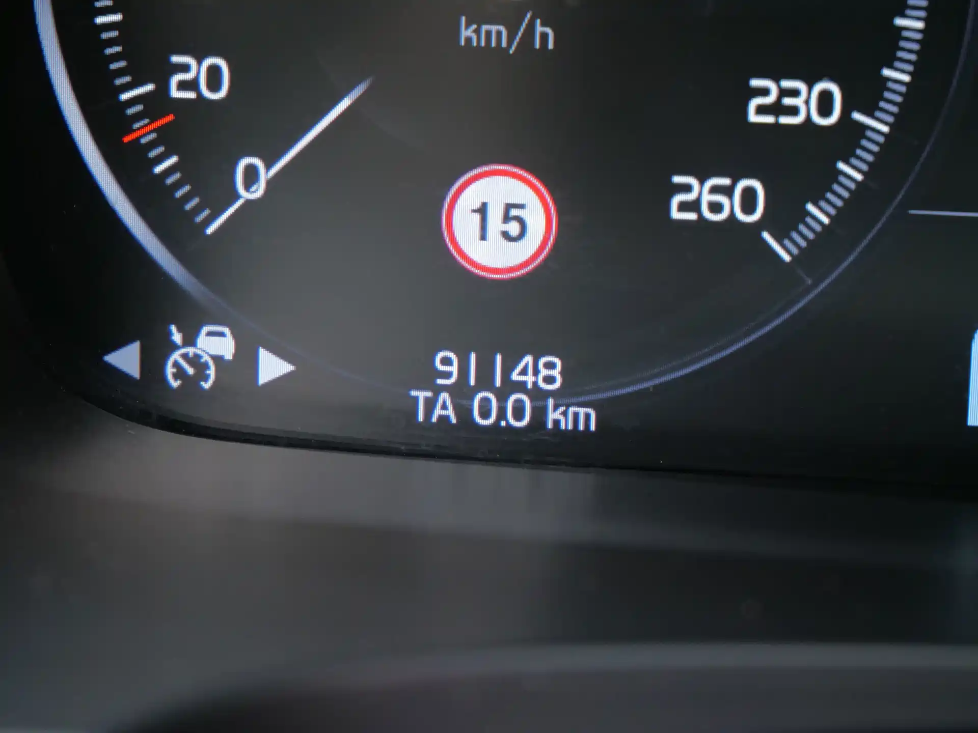 Photo 12 - Volvo V90