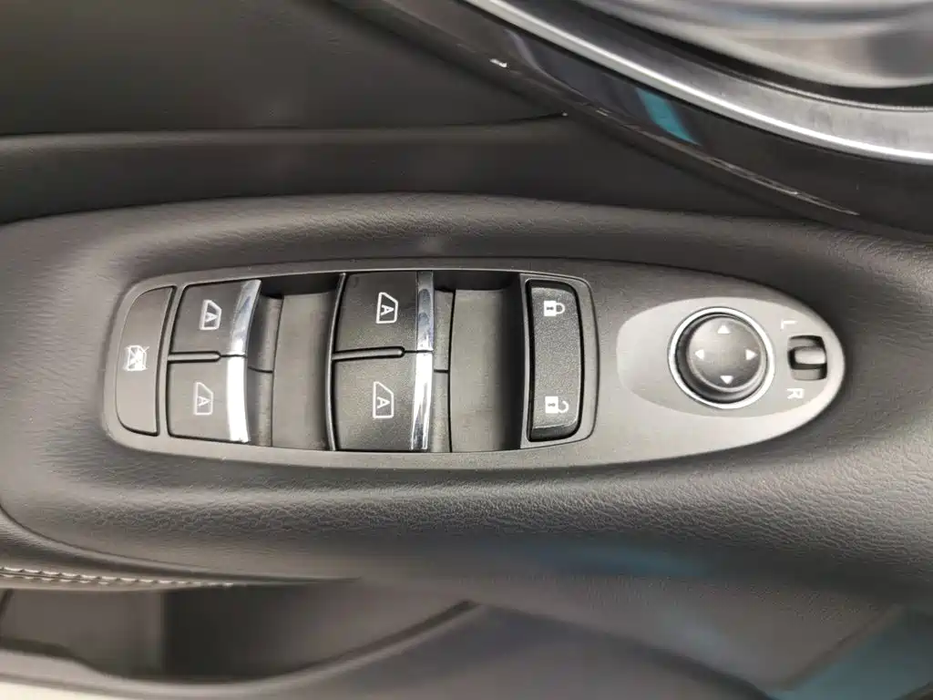 Фото 9 - Infiniti Q50L