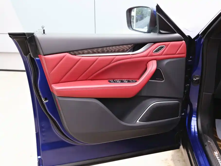 Photo 10 - Maserati Levante