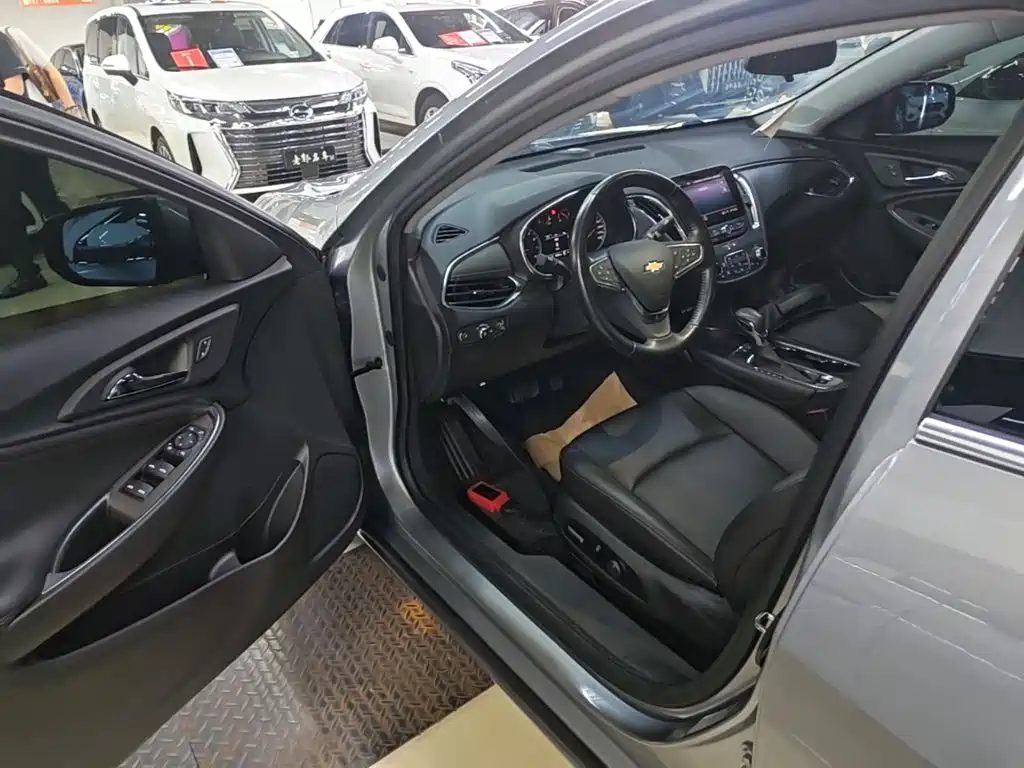 Photo 16 - Chevrolet Malibu XL