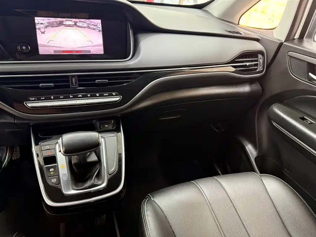 GAC Trumpchi Trumpchi M6 2021 270T DCT Luxury Edition (7-Seater) фото 12
