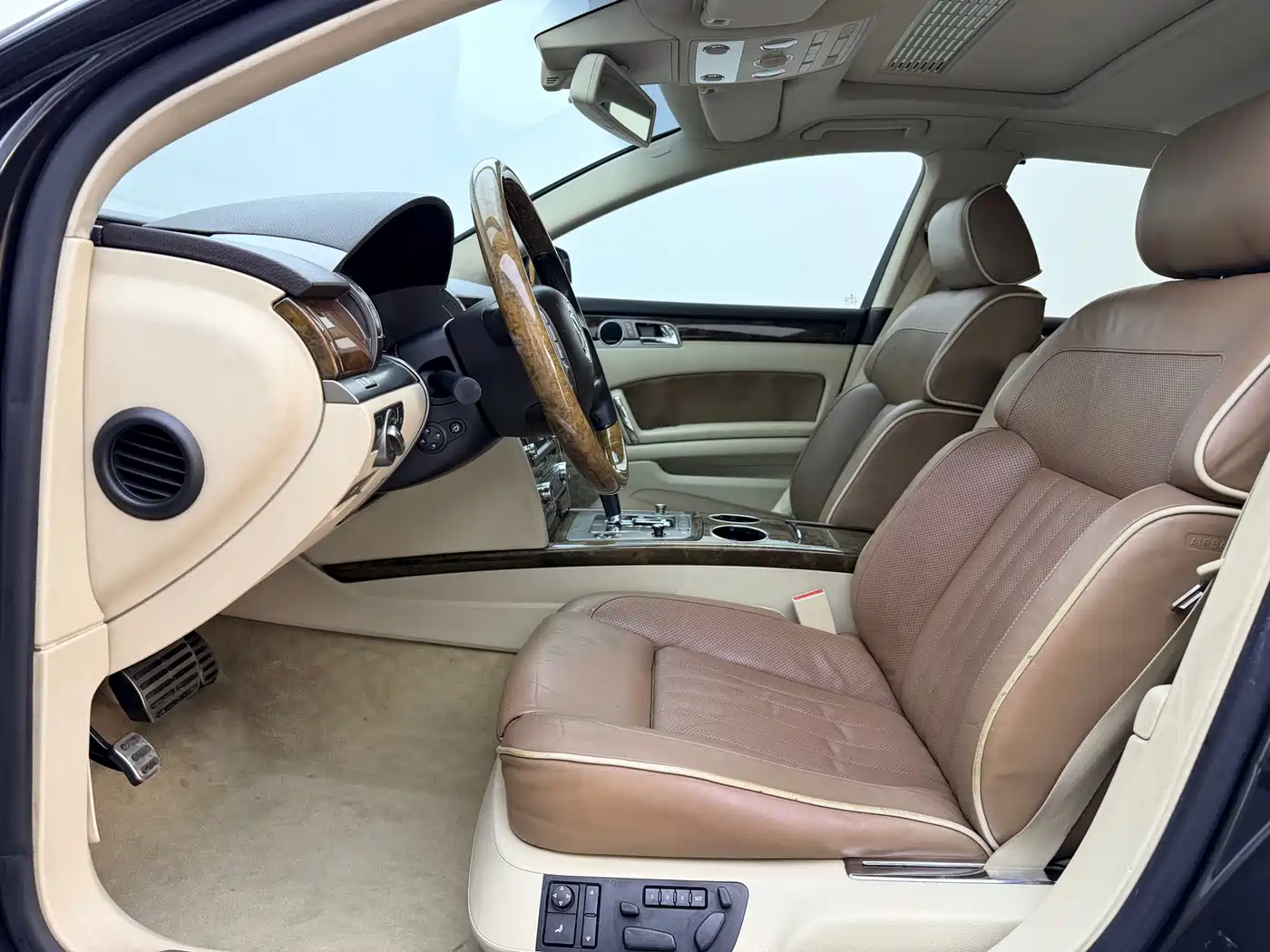 Volkswagen Phaeton 2011 3.6L V6 4-seat Long Wheelbase Individual фото 8