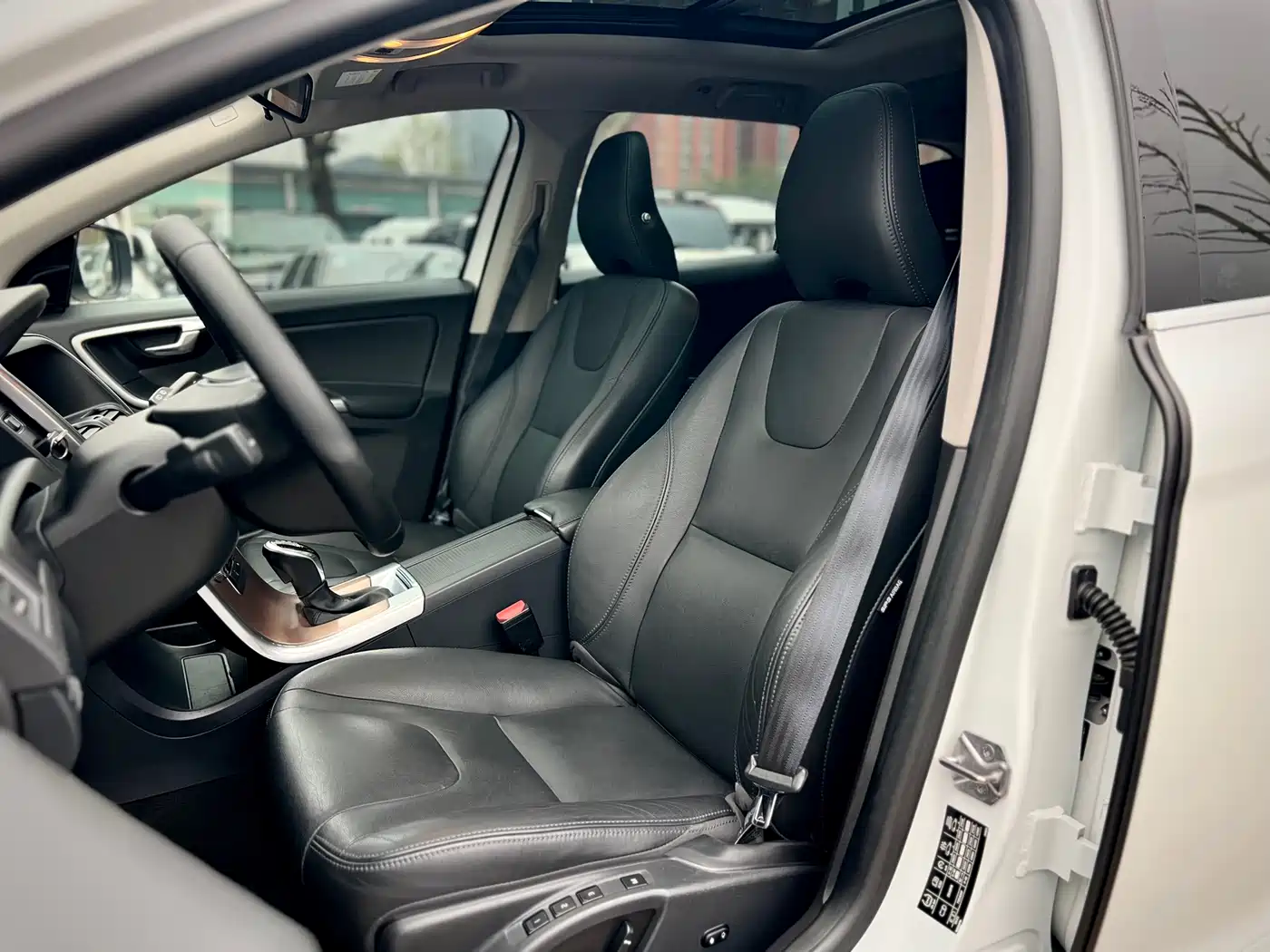 Фото 22 - Volvo XC60