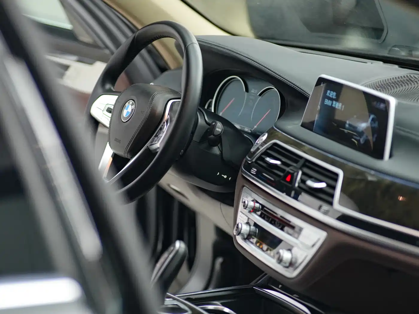 BMW 7 Series 2016 740Li Leading Edition фото 5