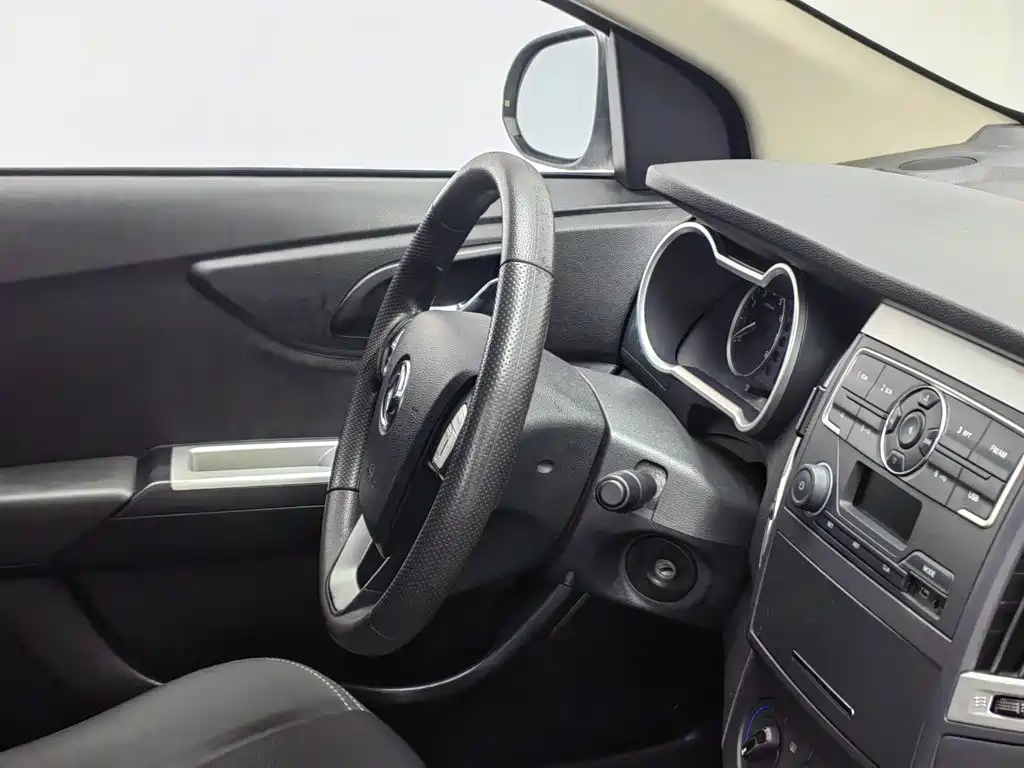 Dongfeng Aeolus Dongfeng Fengshen AX3 2016 2016 1.5L Automatic Trendy Cool Edition