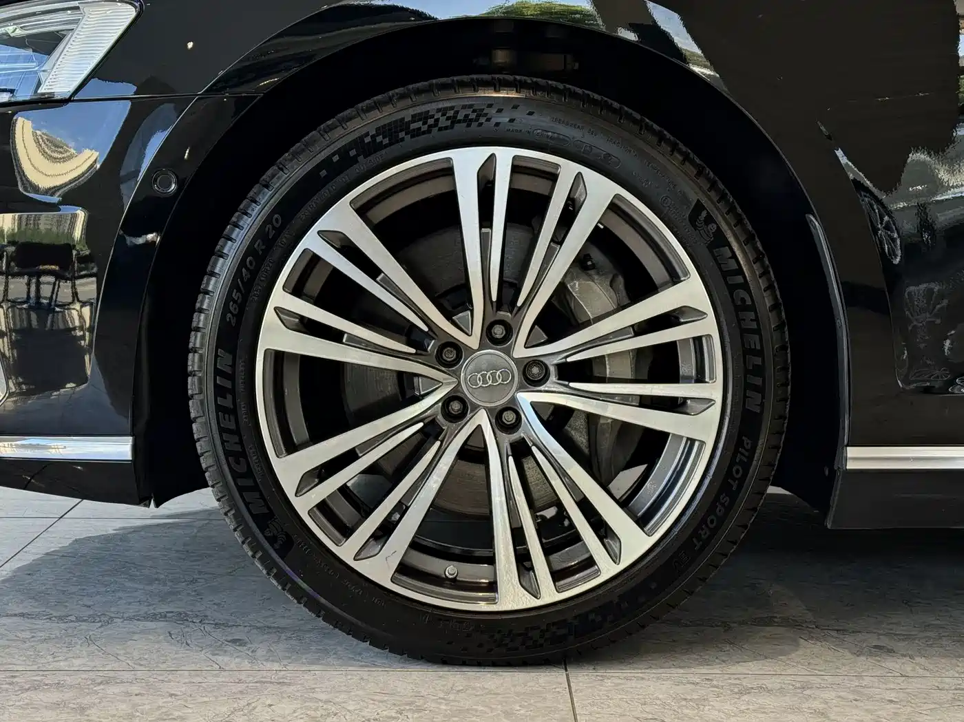 Audi A8 2018 A8L 55 TFSI quattro Launch Premium фото 5