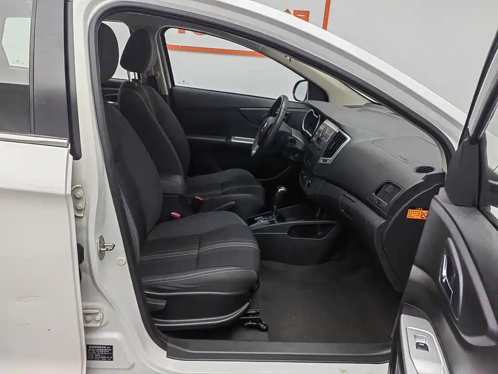 Dongfeng Aeolus Dongfeng Fengshen AX3 2016 2016 1.5L Automatic Trendy Cool Edition