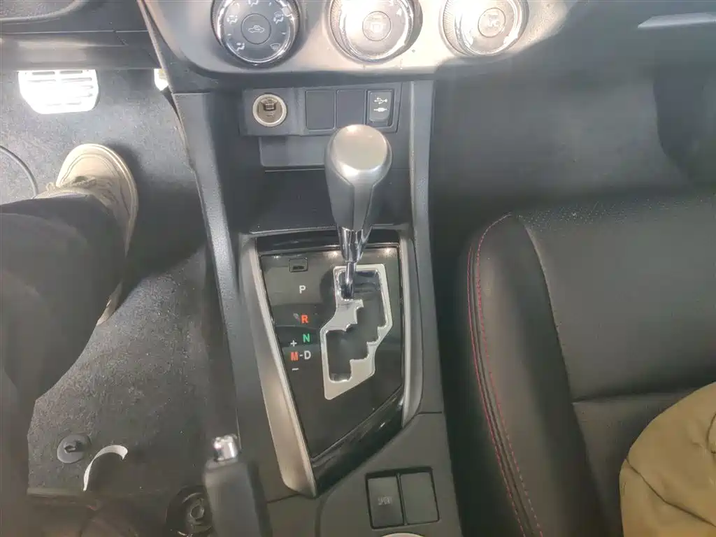 Toyota Levin 2014 1.8GS CVT Elite Edition фото 10