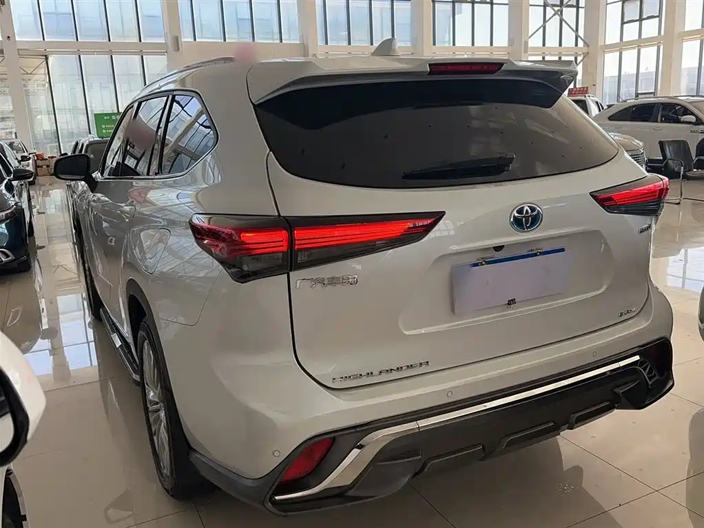 Toyota Highlander 2023 2.5L Smart Hybrid Dual Engine AWD Premium 7-Seater фото 19