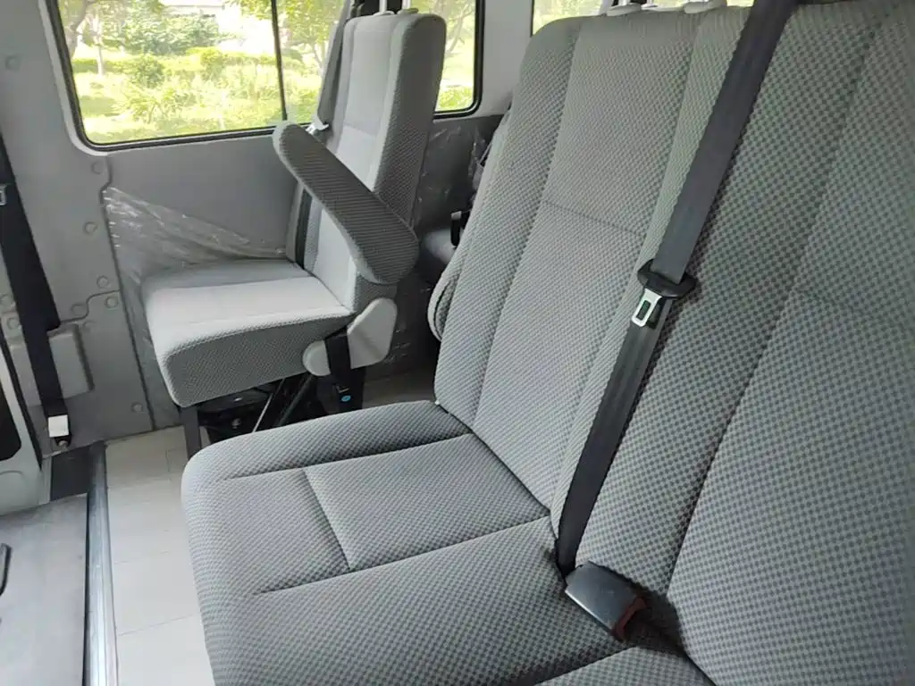 Iveco Daily 2023 2021 2.5T A35 M1 Bus 5-9 Seats Short Wheelbase Medium Roof Single Tire Manual Door