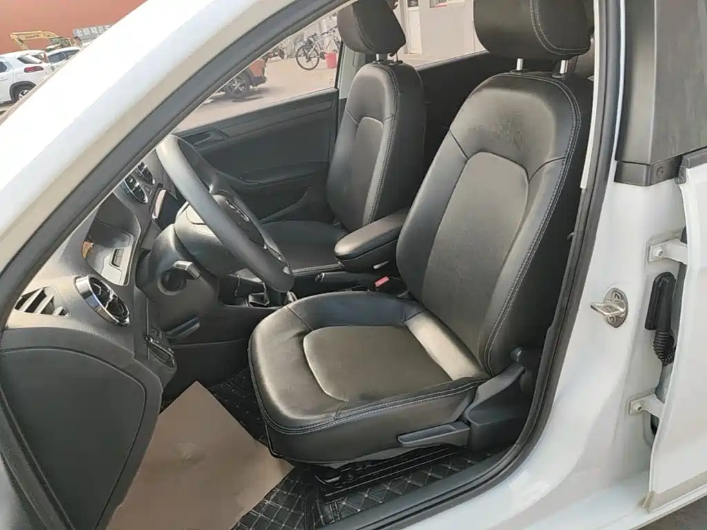 Photo 15 - Volkswagen Jetta
