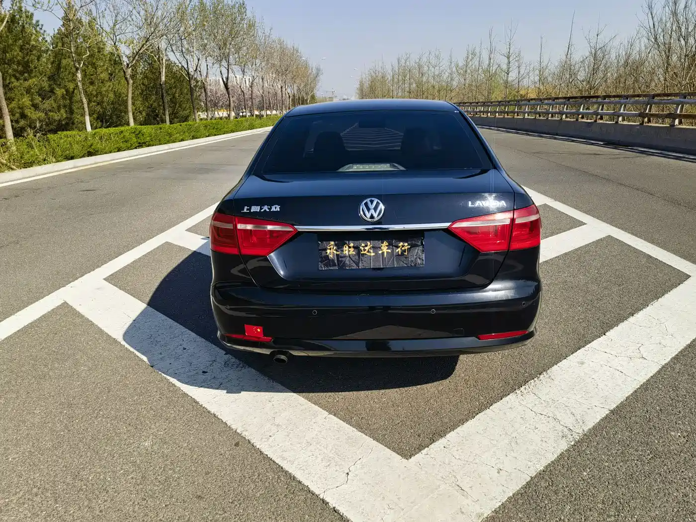 Volkswagen Lavida 2013 Facelift Classic 1.6L Manual Comfort фото 5