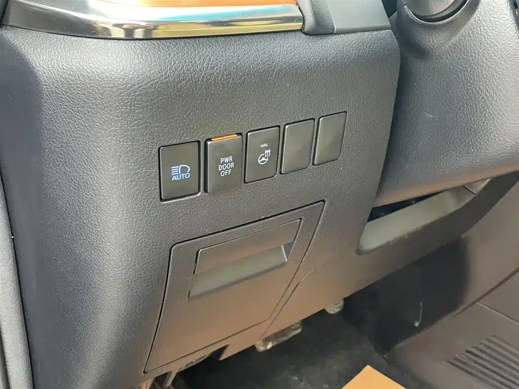 Toyota Alphard 2020 Hybrid 2.5L Luxury Edition фото 22