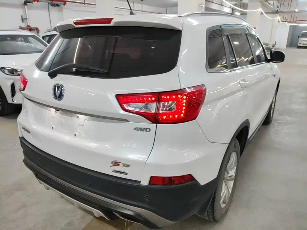 Photo 7 - Changan CS75