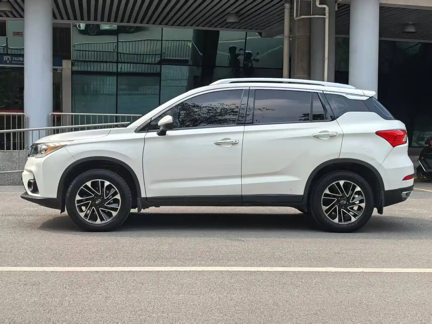 GAC Trumpchi Trumpchi GS4 2017 235T G-DCT 2WD Elite фото 5