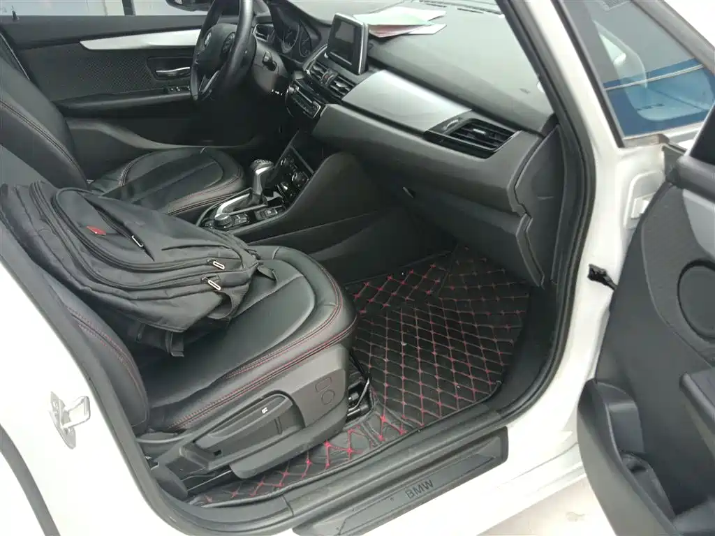 BMW 2 Series Touring 2016 218i Leading фото 20