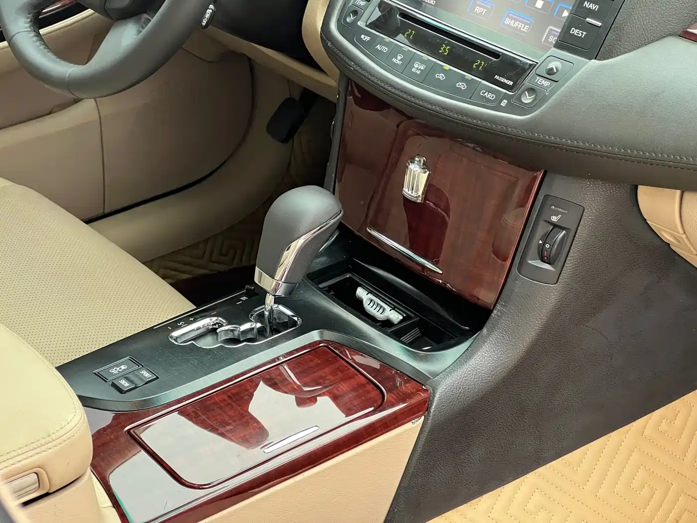 Toyota Crown 2011 2.5L Royal Leather Sunroof Special Edition фото 10