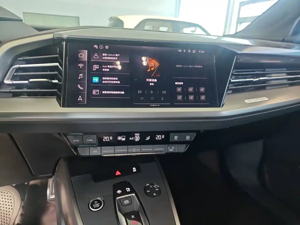 Photo 13 - Audi Q4 e-tron