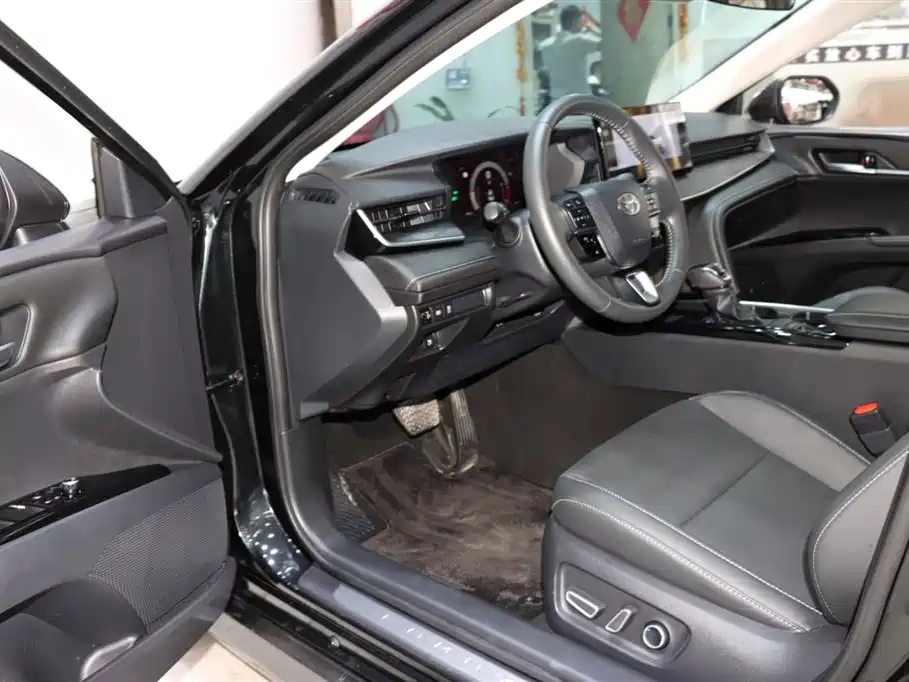Toyota Camry 2024 Hybrid 2.0HGVP Luxury Edition фото 9