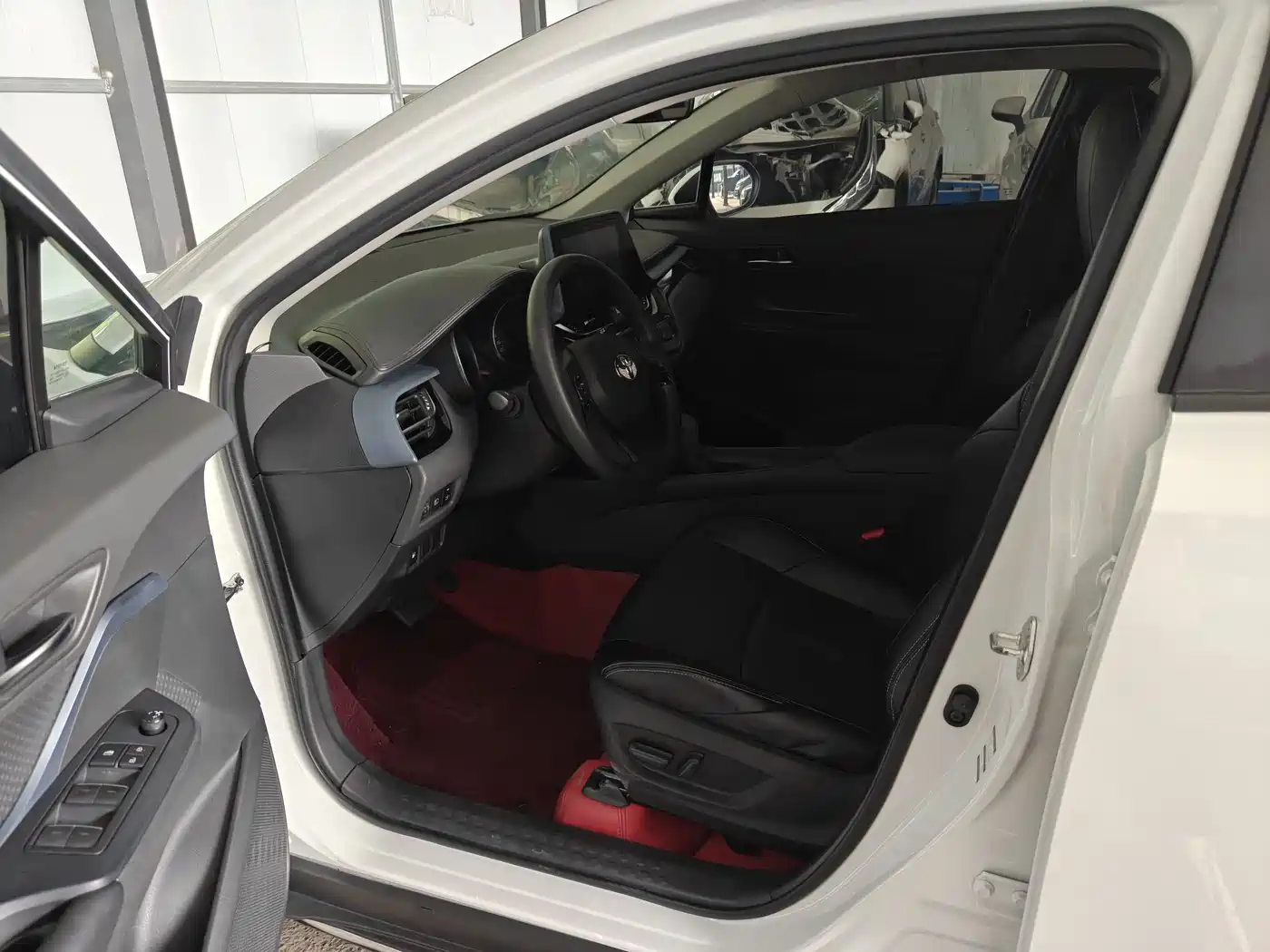 Toyota IZOA 2022 2.0L Yixiang CARE Edition фото 4