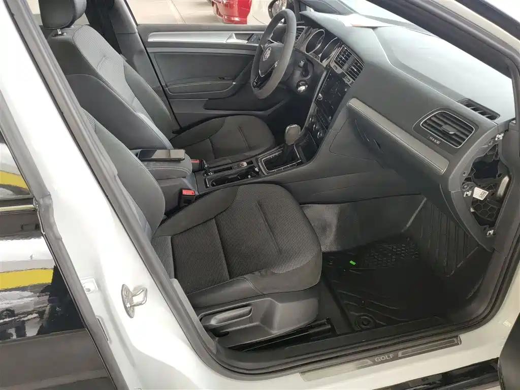 Volkswagen Golf 2020 280TSI DSG Comfort фото 19