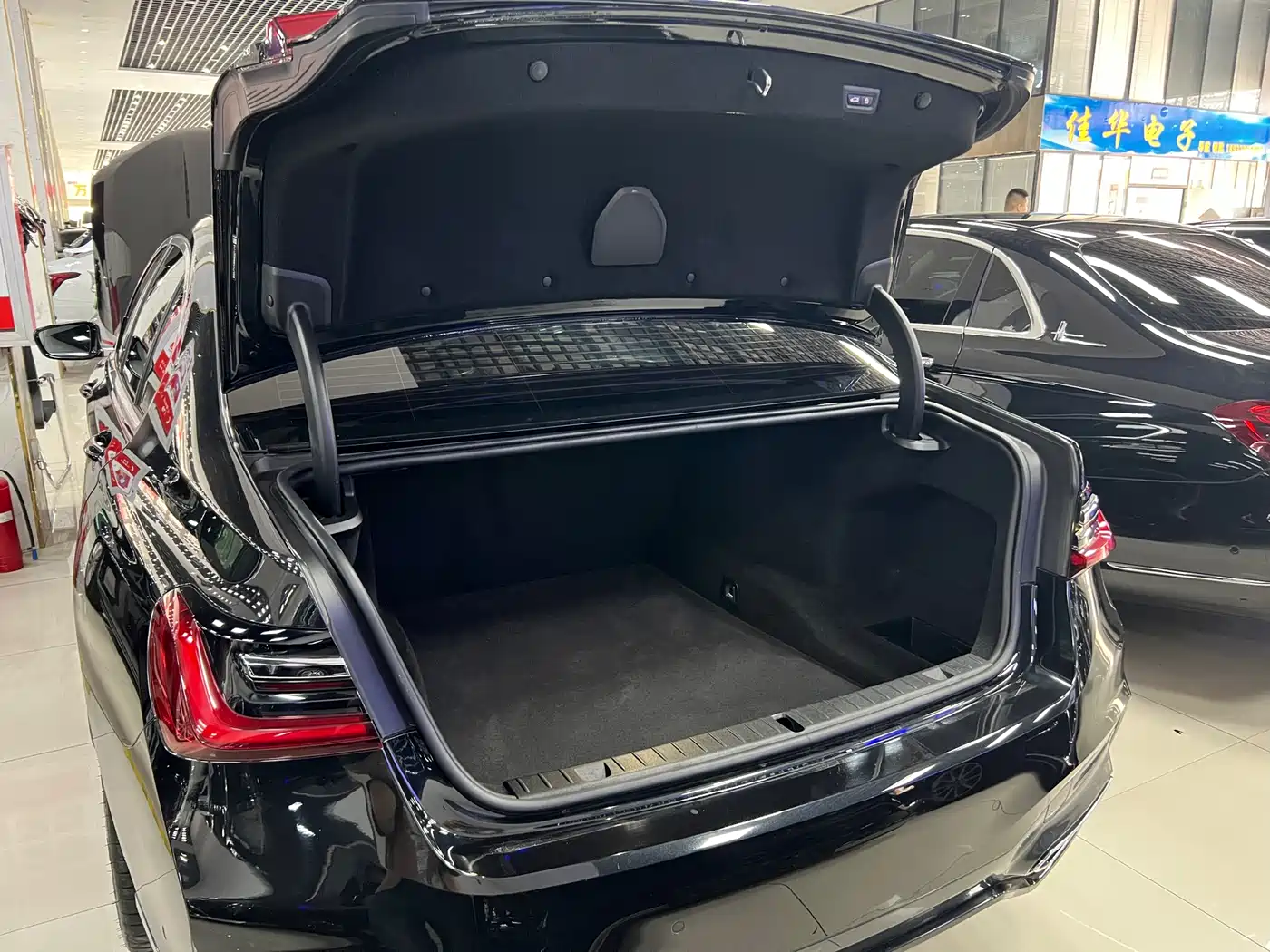 BMW 7 Series 2021 Model 740Li xDrive Executive M Sport Package фото 15