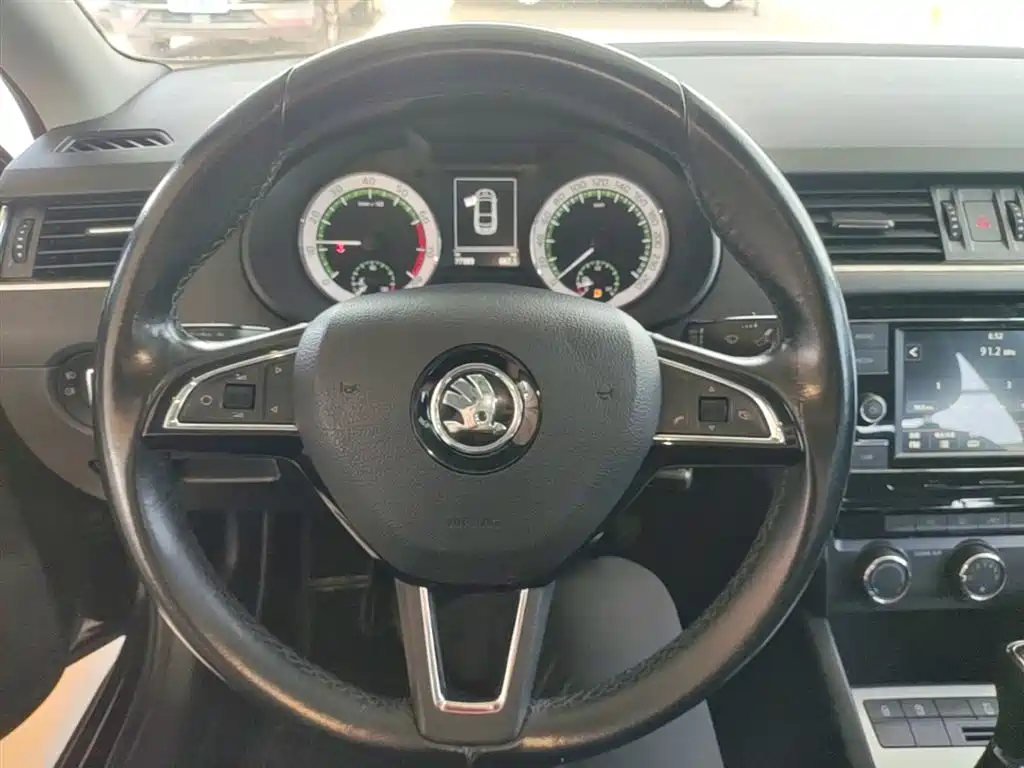 Škoda Octavia 2018 TSI280 DSG Luxury Edition фото 11